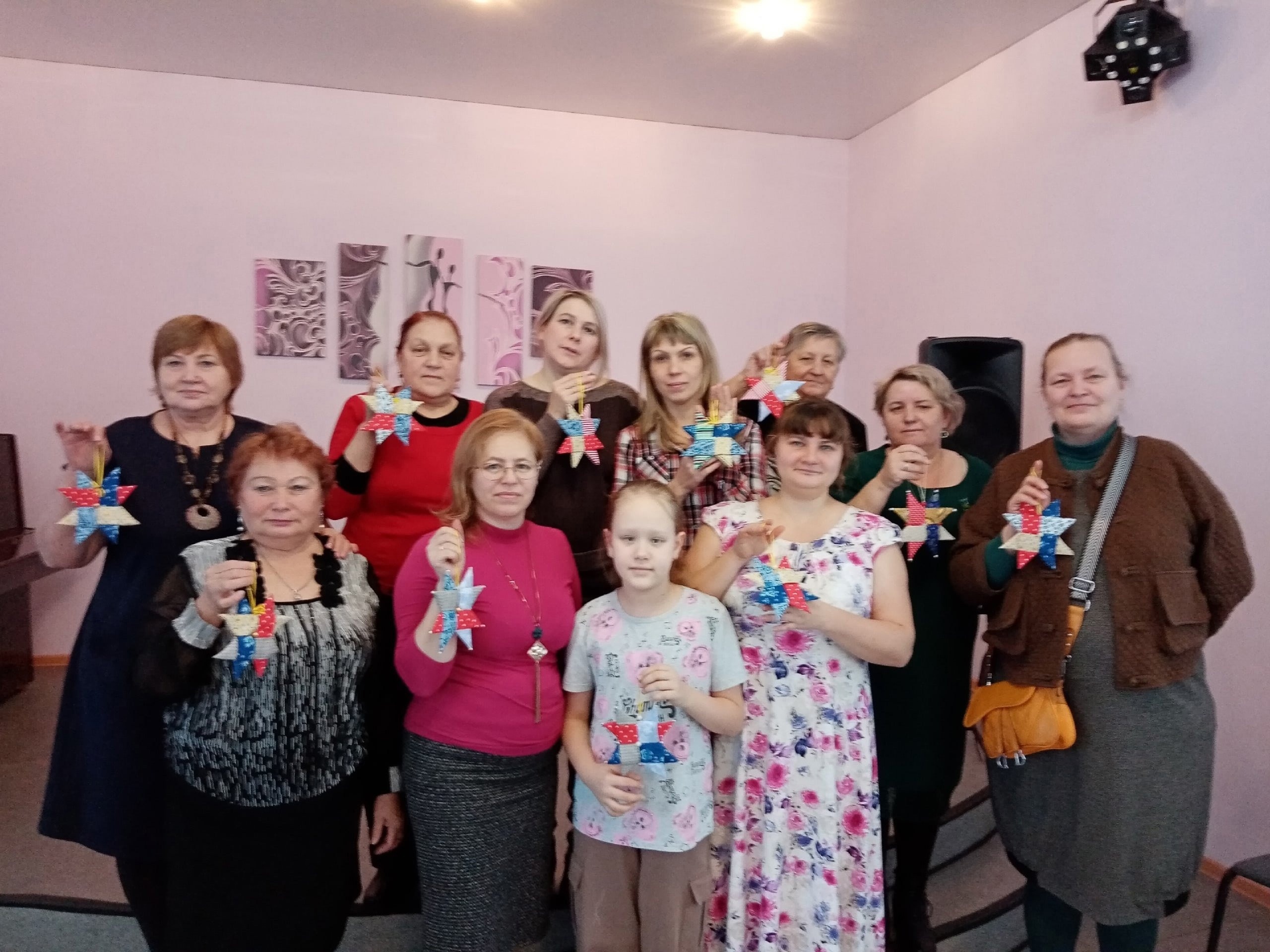 КОПЕЙСКИЕ РУКОДЕЛЬНИЦЫ СДЕЛАЛИ УКРАШЕНИЯ ДЛЯ ОДНОЙ ИЗ ГЛАВНЫХ ЁЛОК ОБЛАСТИ! КОПЕЙСКИЕ РУКОДЕЛЬНИЦЫ СДЕЛАЛИ УКРАШЕНИЯ ДЛЯ ОДНОЙ ИЗ ГЛАВНЫХ ЁЛОК ОБЛАСТИ!