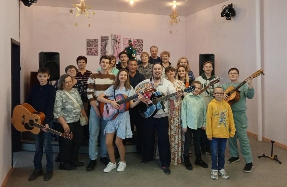 НОВОГОДНИЙ КОНЦЕРТ "ВЕРШИНЫ" НОВОГОДНИЙ КОНЦЕРТ "ВЕРШИНЫ"